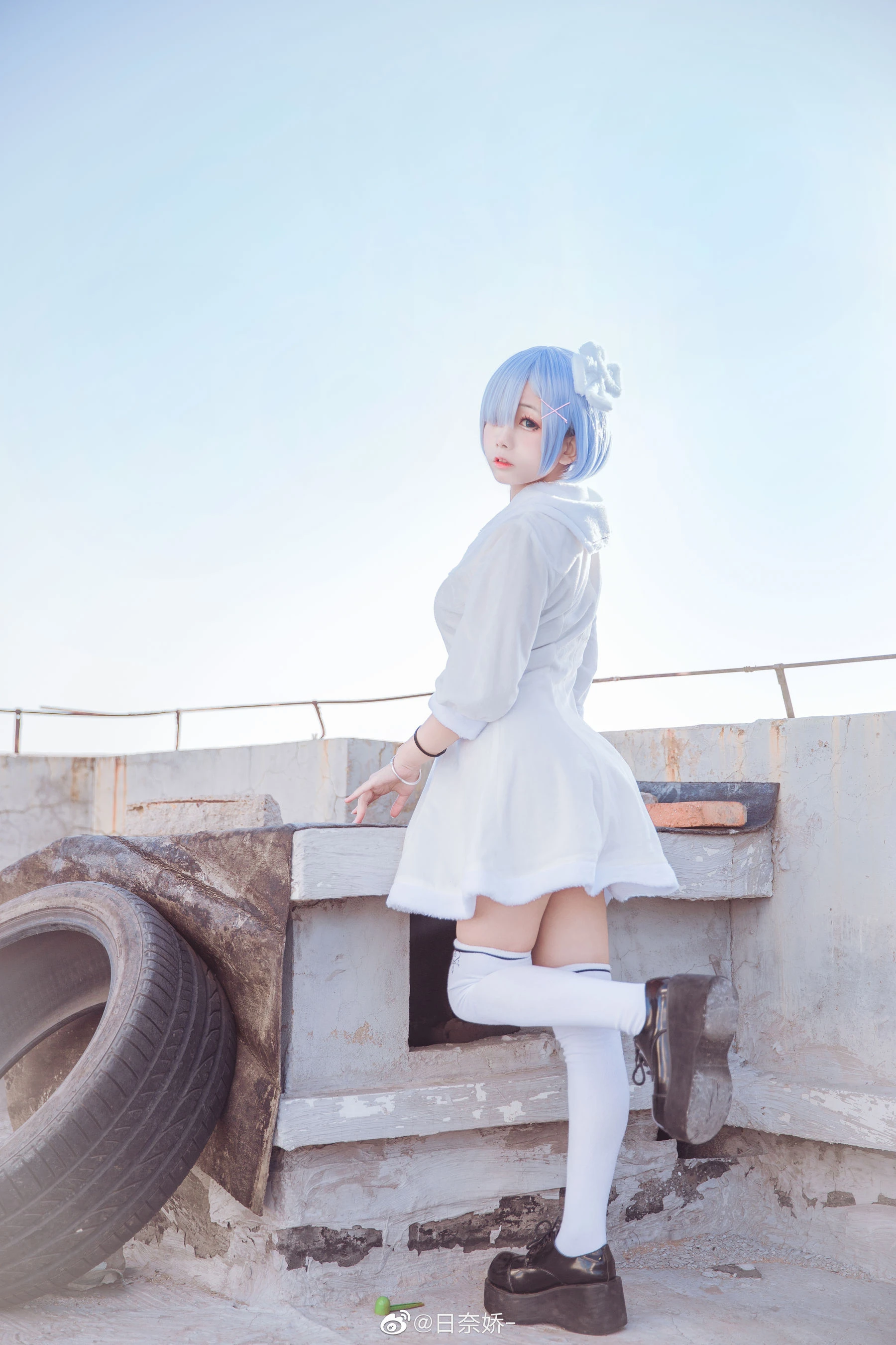 日奈娇 – 蕾姆 白裙 [11P]插图1