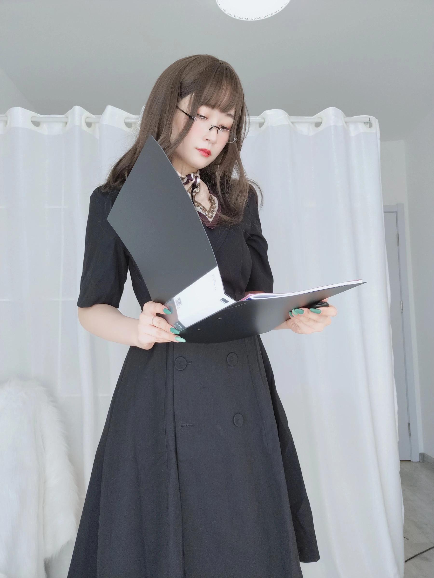 Coser小姐姐白银 – OL下的内衣插图3