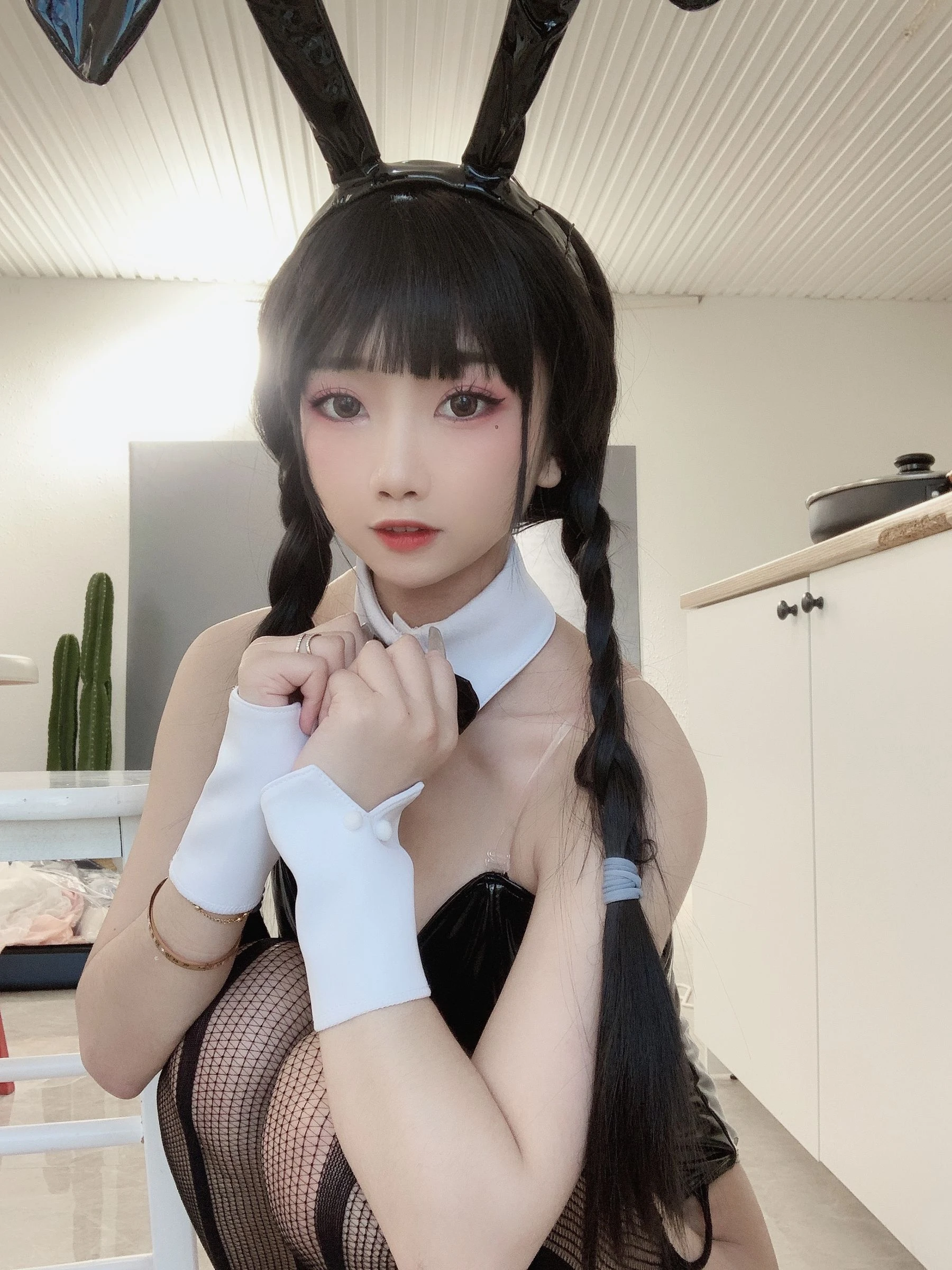 白嫩美少女鬼畜瑶 – 黑色兔女郎插图7
