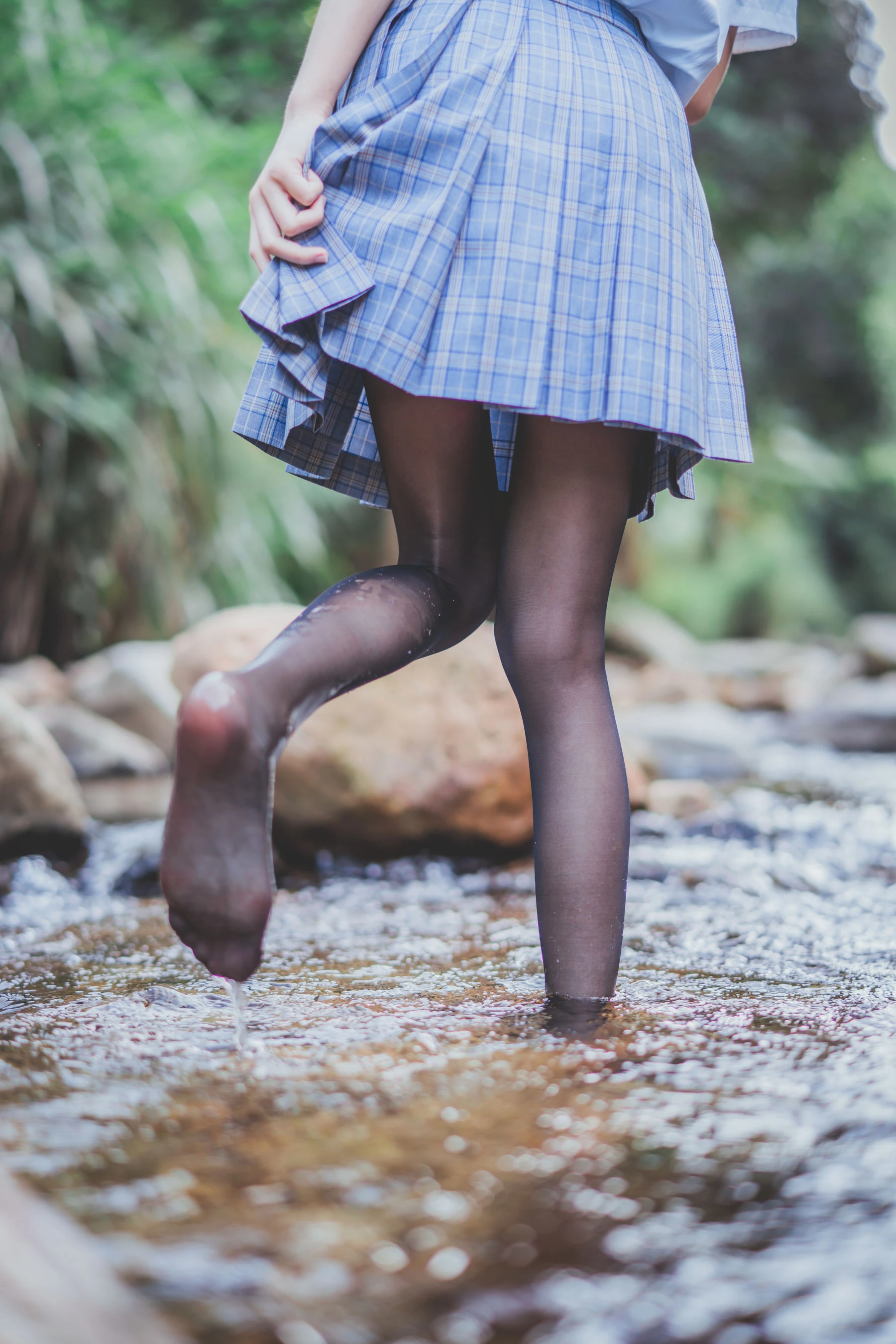 桜桃喵《校服少女COSPLAY湿身系列》插图2
