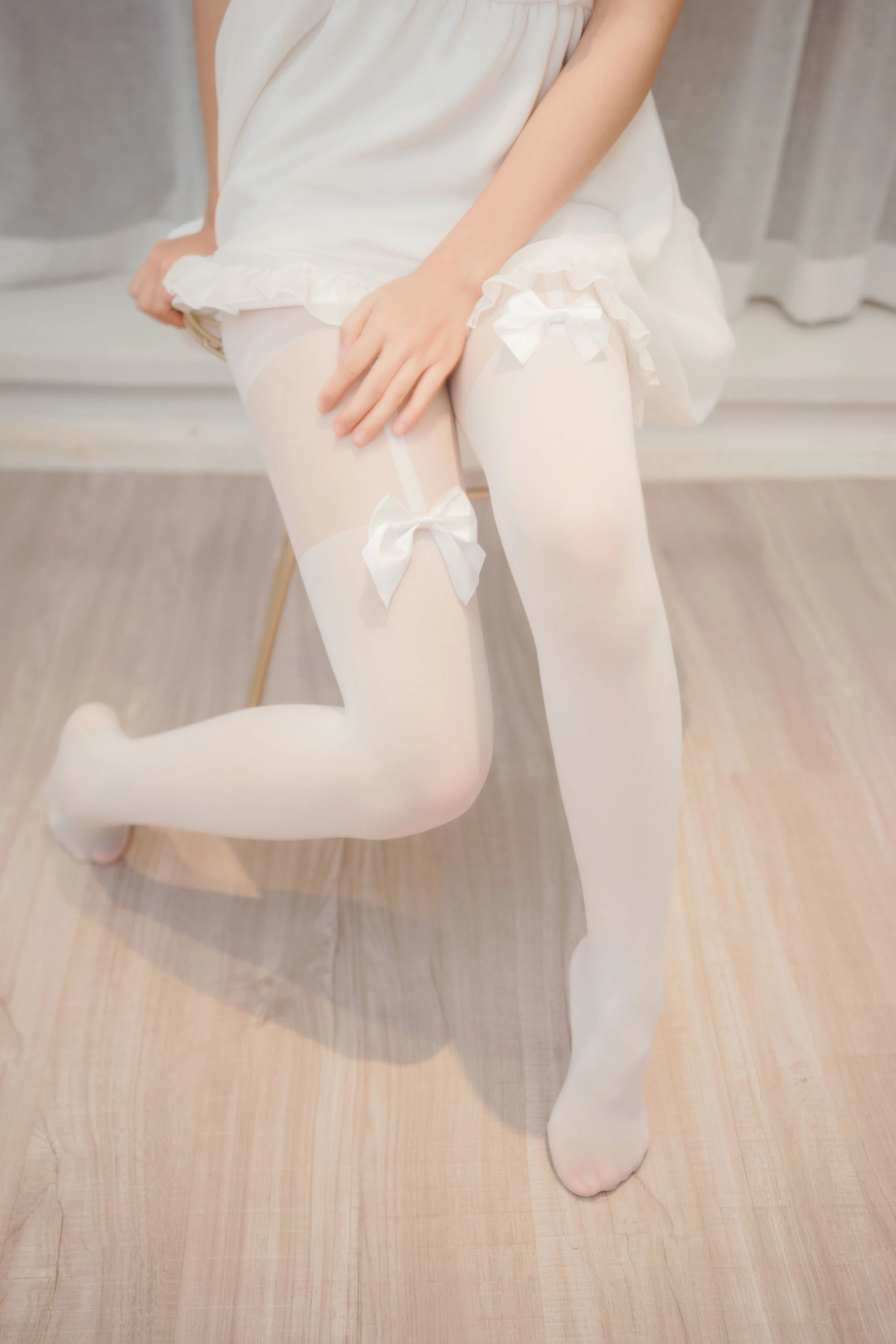 [萝莉COS] 面饼仙儿 – 白色空间 [9P]插图1
