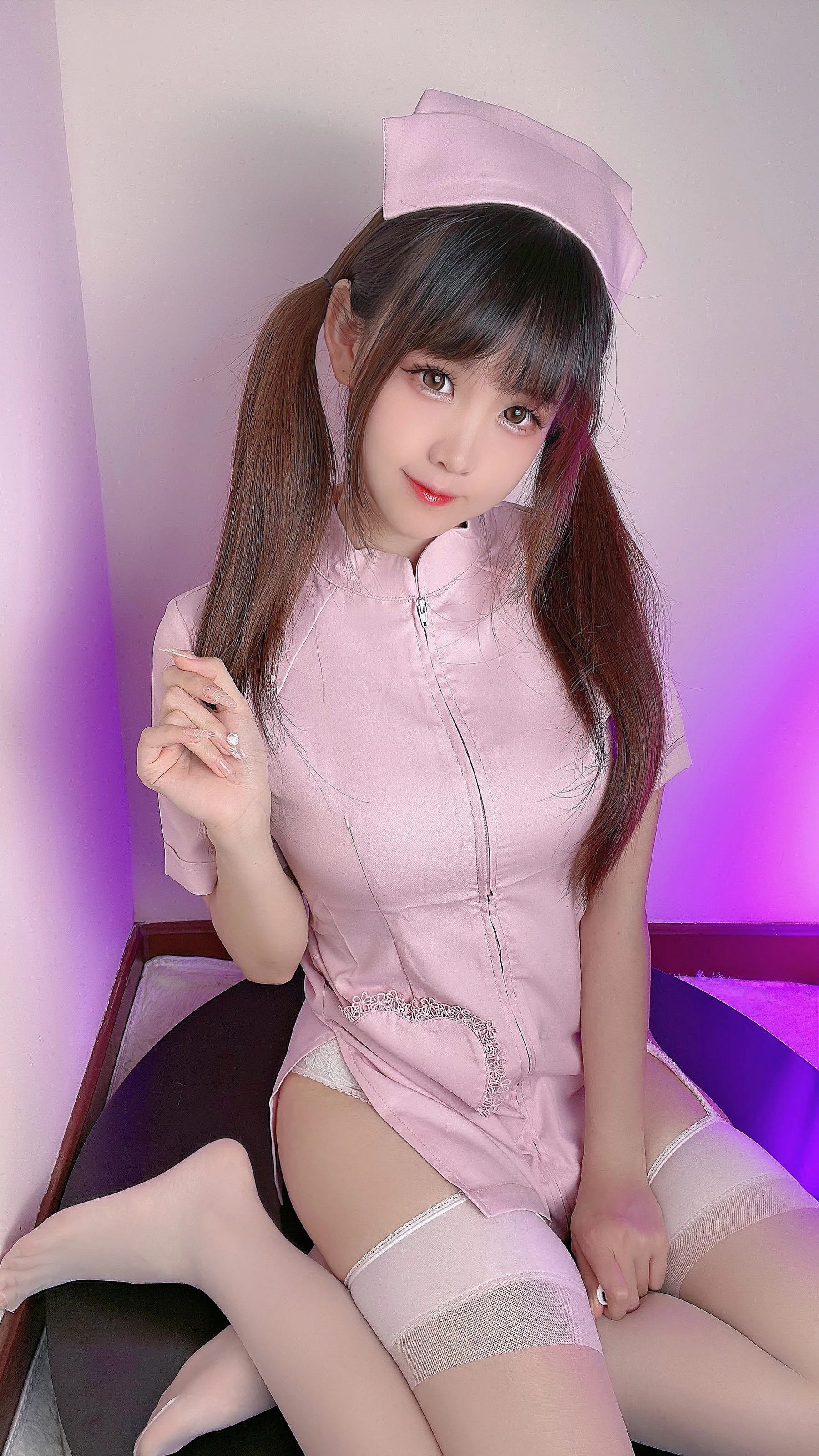 miko酱ww – 护士姐姐 [26P]插图3
