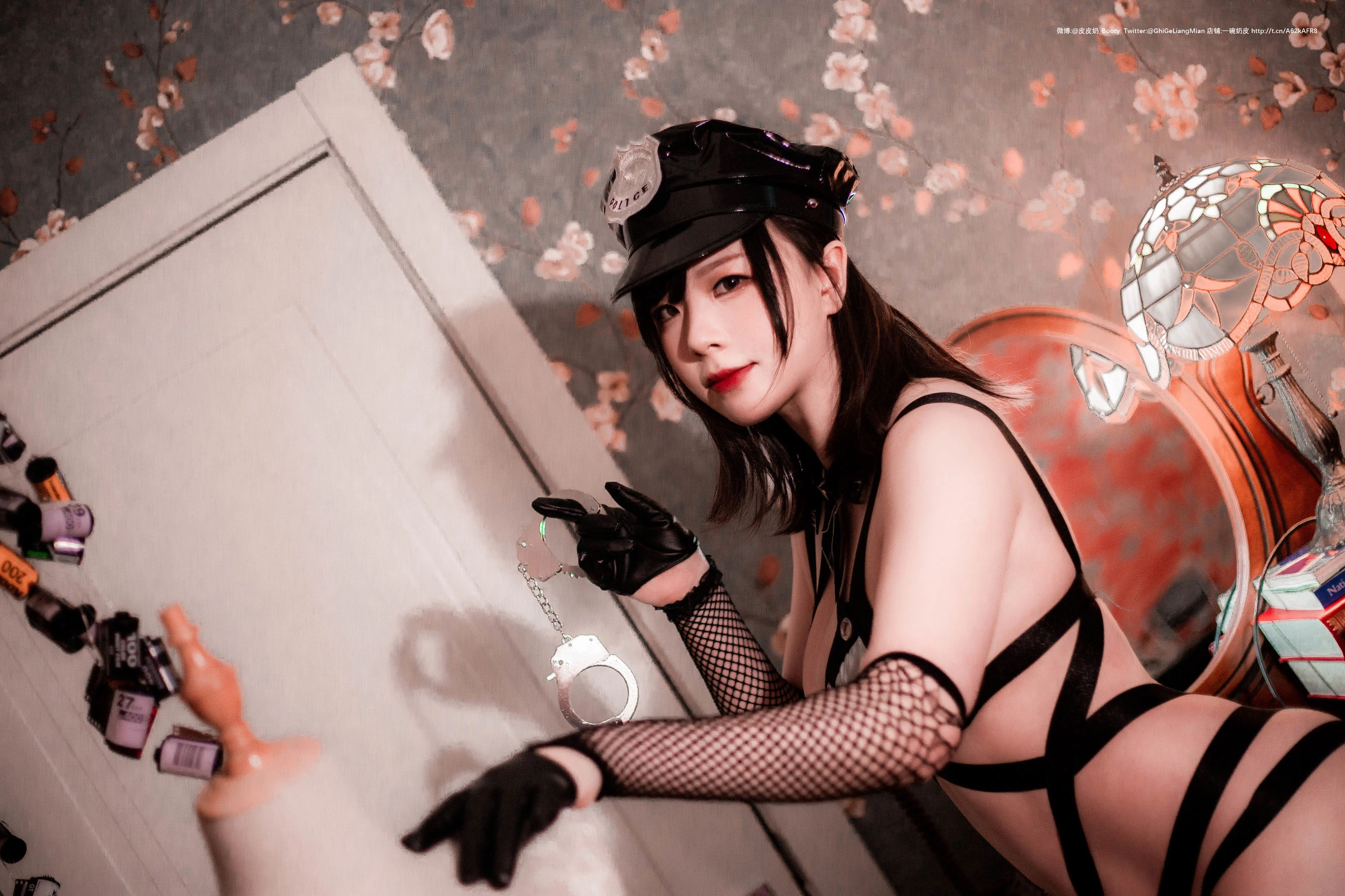 皮皮奶可可爱了啦 – 银色女警插图8