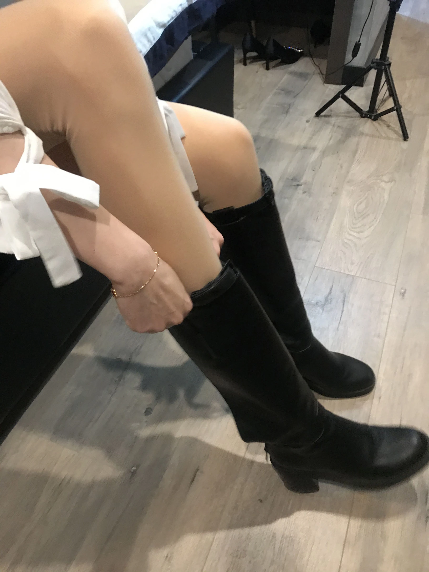 丝足博主麋鹿_Monroe 2020.03.02 皮裙肉丝高清在线免费欣赏–微密图社-微密图社