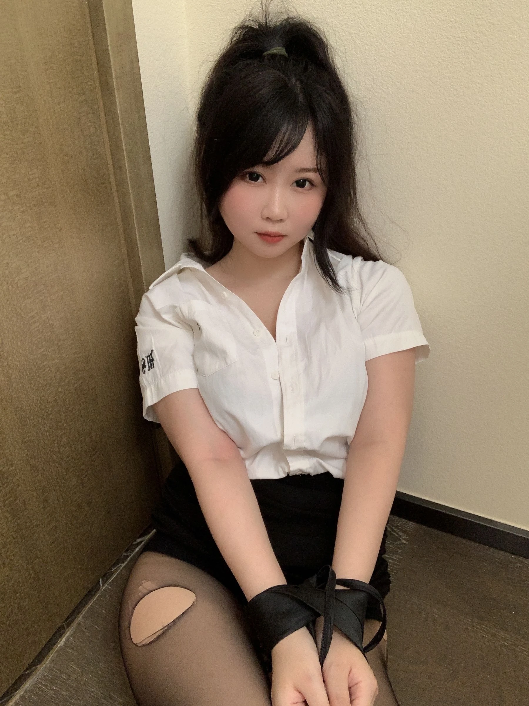 蜜桃少女是依酱呀 – 刚入职的新人插图2