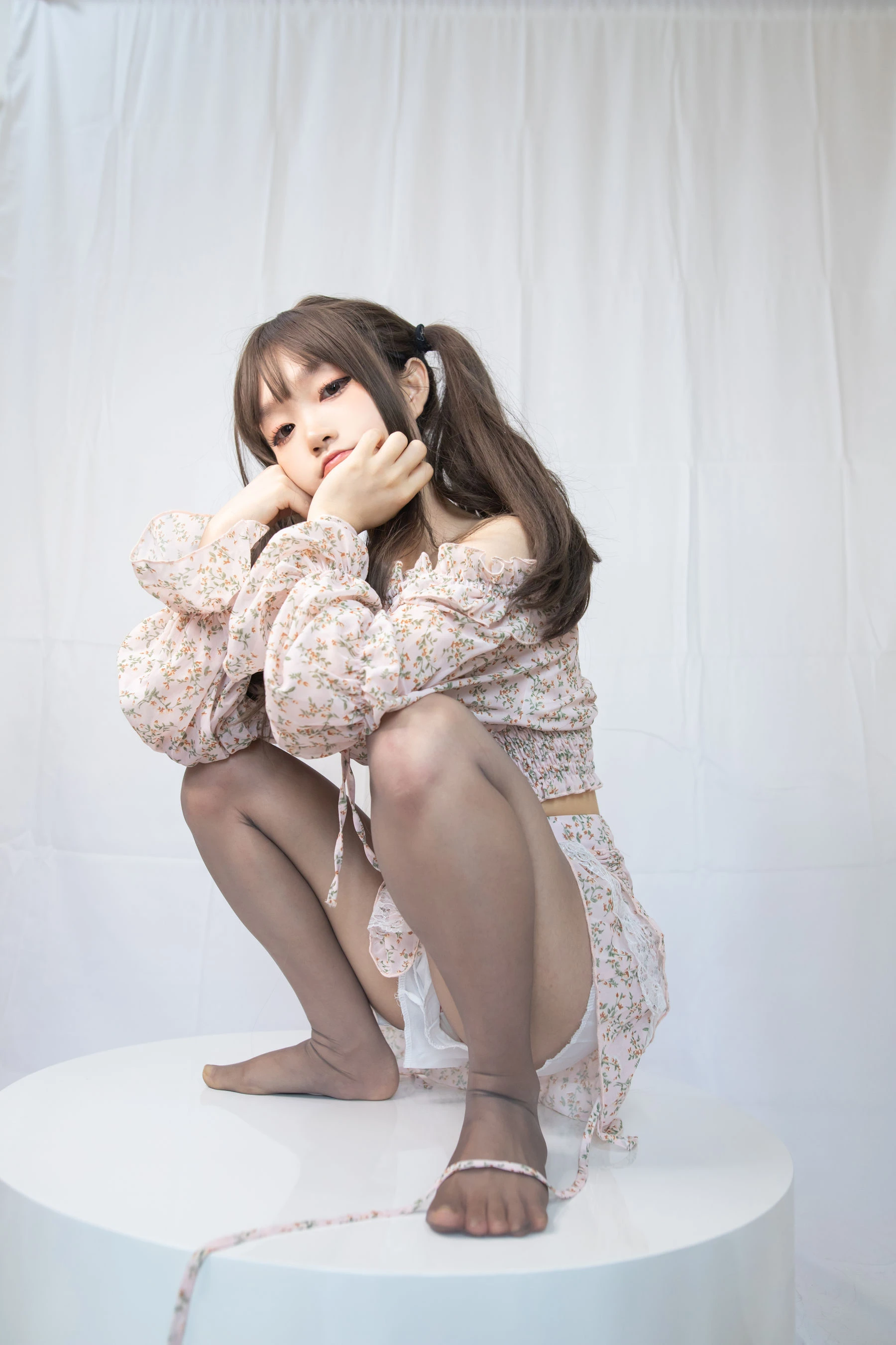 神沢永莉 – 灰丝花裙子高清在线免费欣赏–微密图社-微密图社