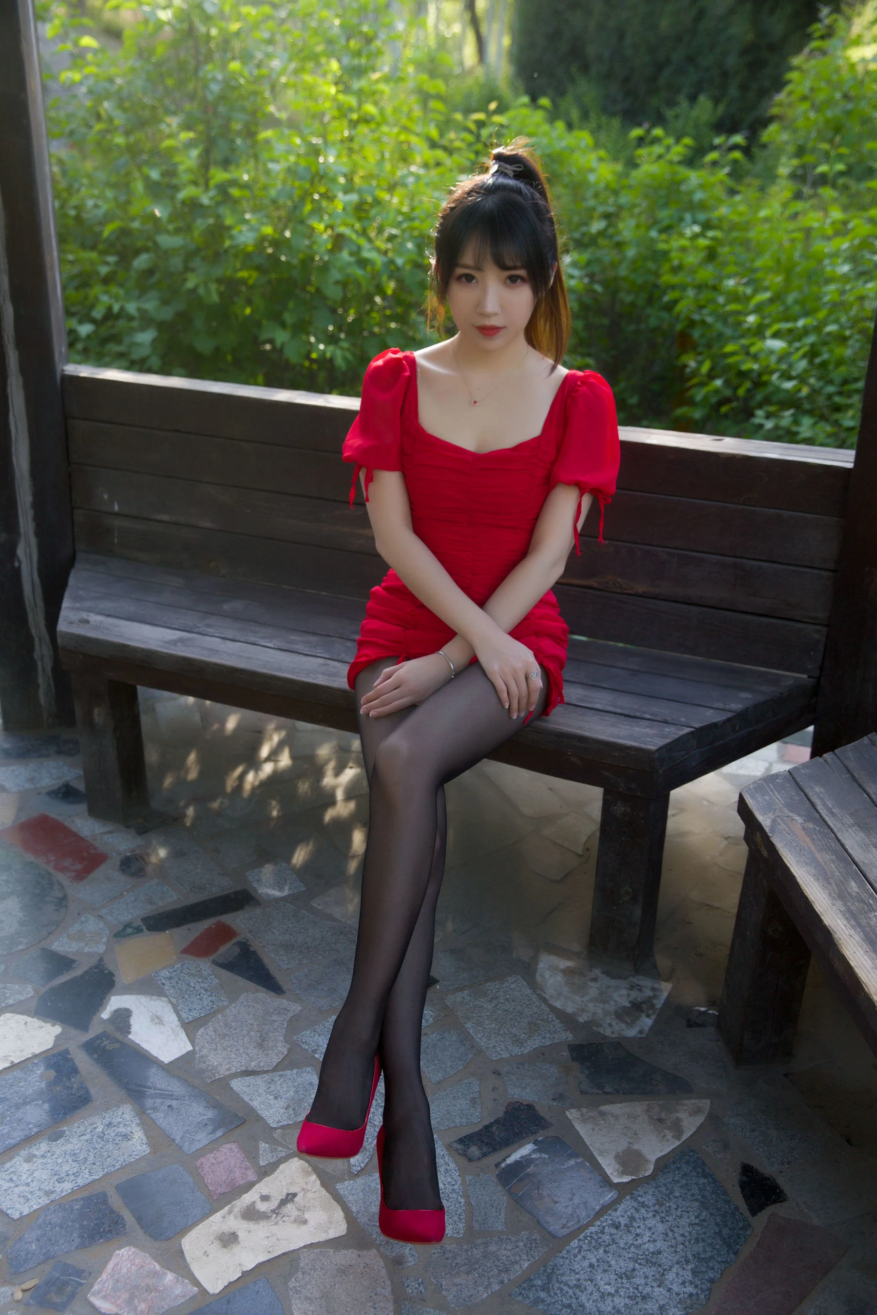 斗鱼主播小女巫露娜 – 户外小红裙插图5