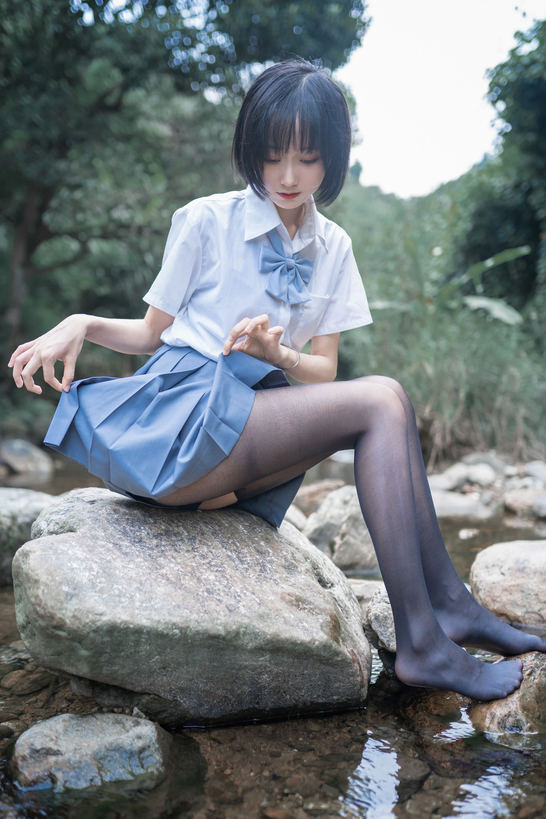 萌系小姐姐木绵绵OwO 水色溪边制服高清在线免费欣赏–微密图社-微密图社