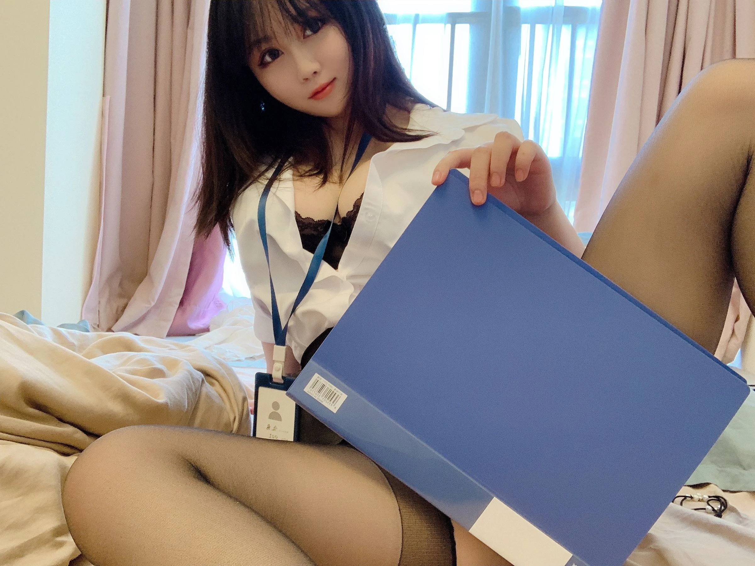 蜜桃少女是依酱呀 黑丝制服插图1