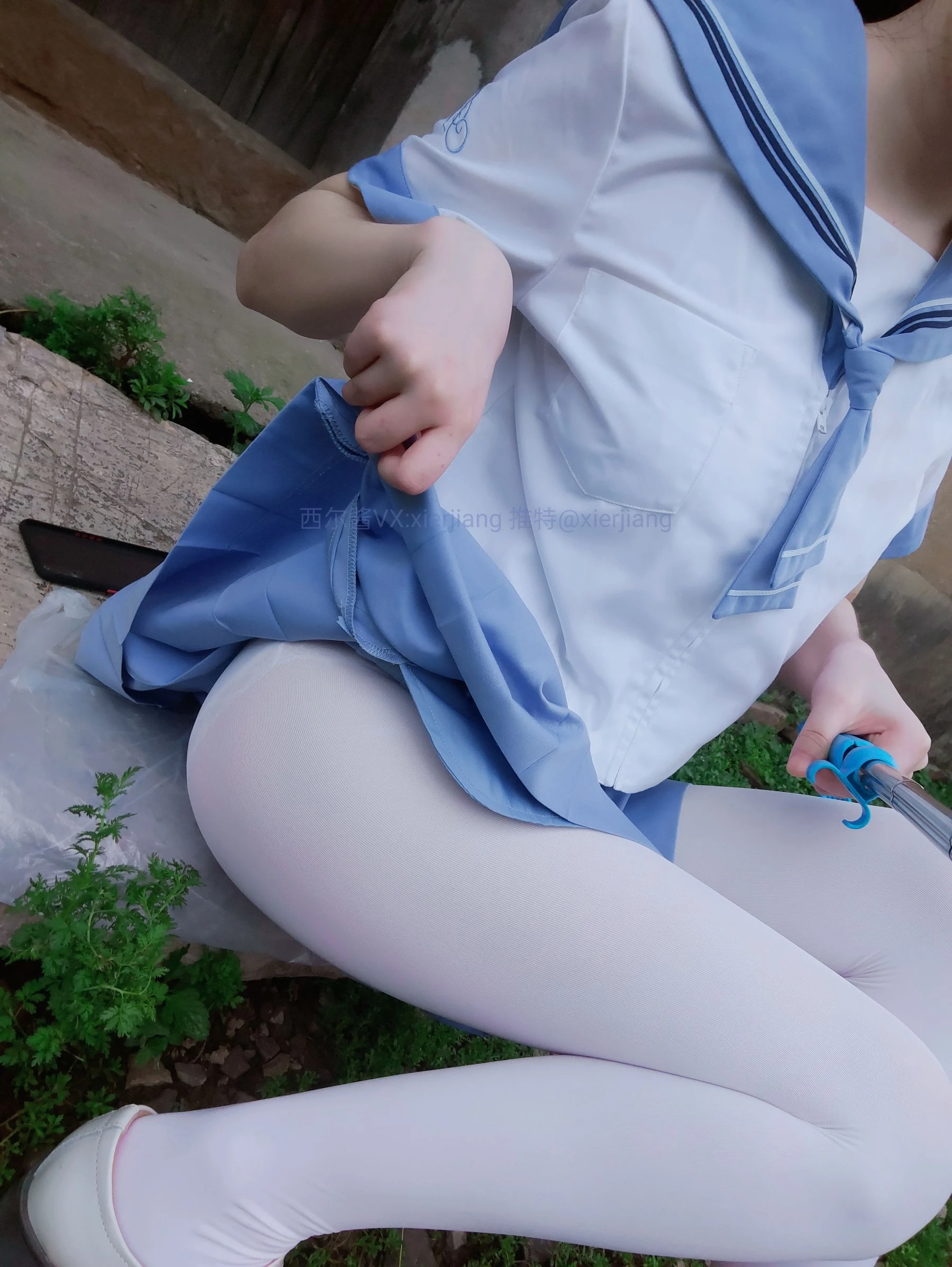 微博萌妹子西尔酱 – 青草水手服插图2