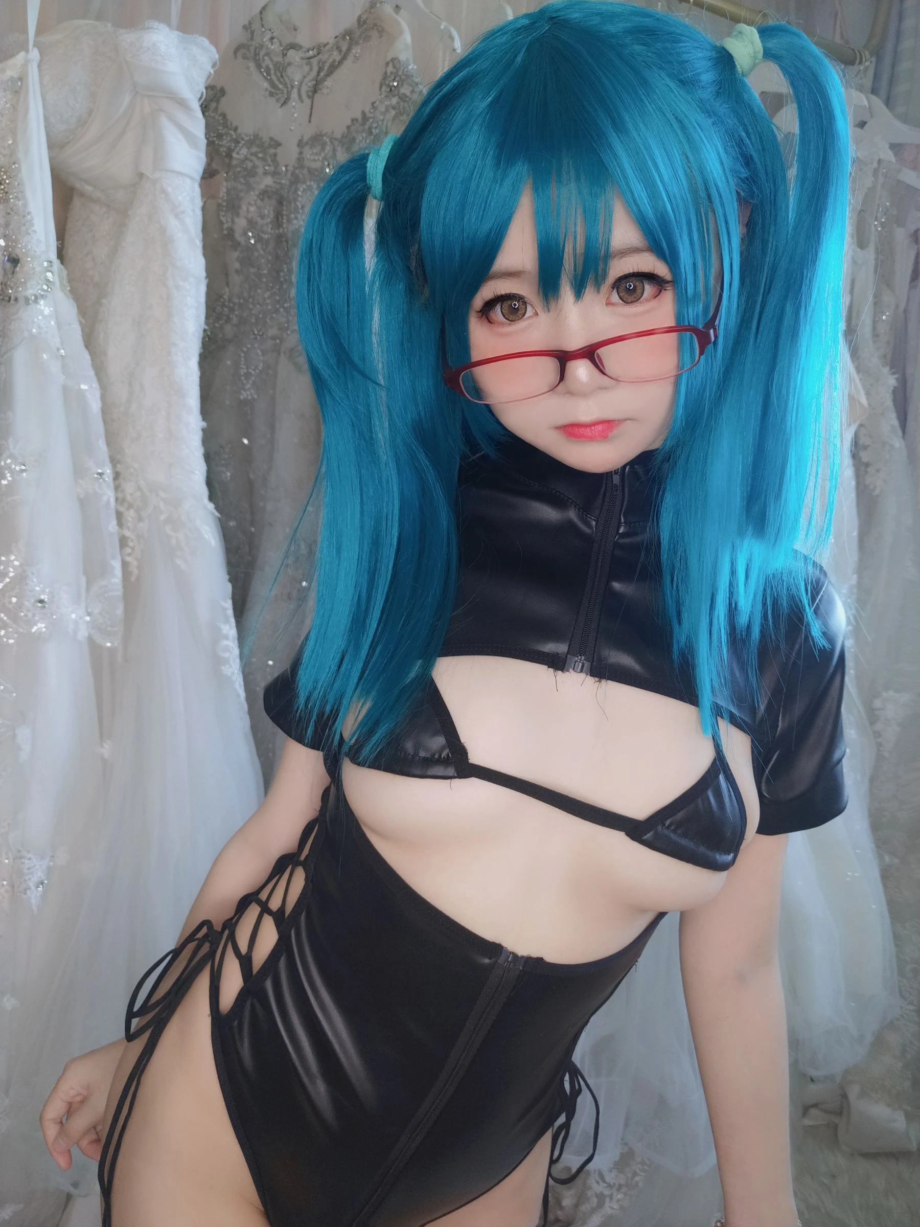 萌妹子Coser摇摇乐yoyo fantia 皮衣少女高清在线免费欣赏–微密图社-微密图社