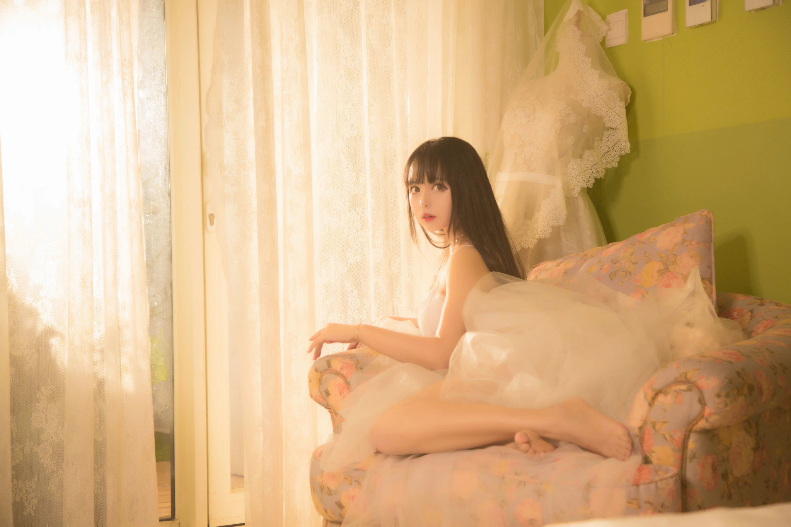 大眼萌妹黑猫猫OvO 少女写真插图4