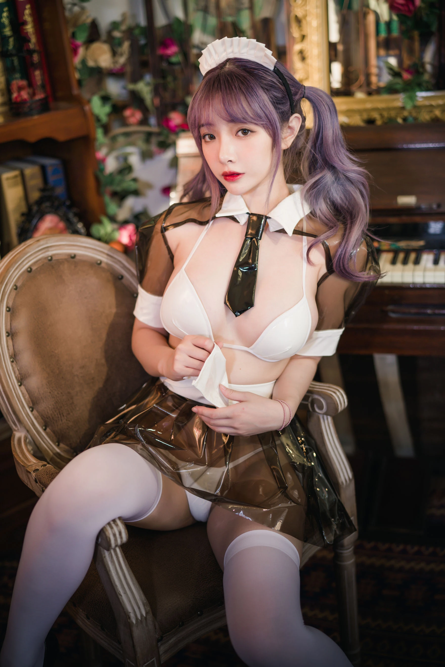 动漫博主雯妹 – 透明皮衣女仆插图8