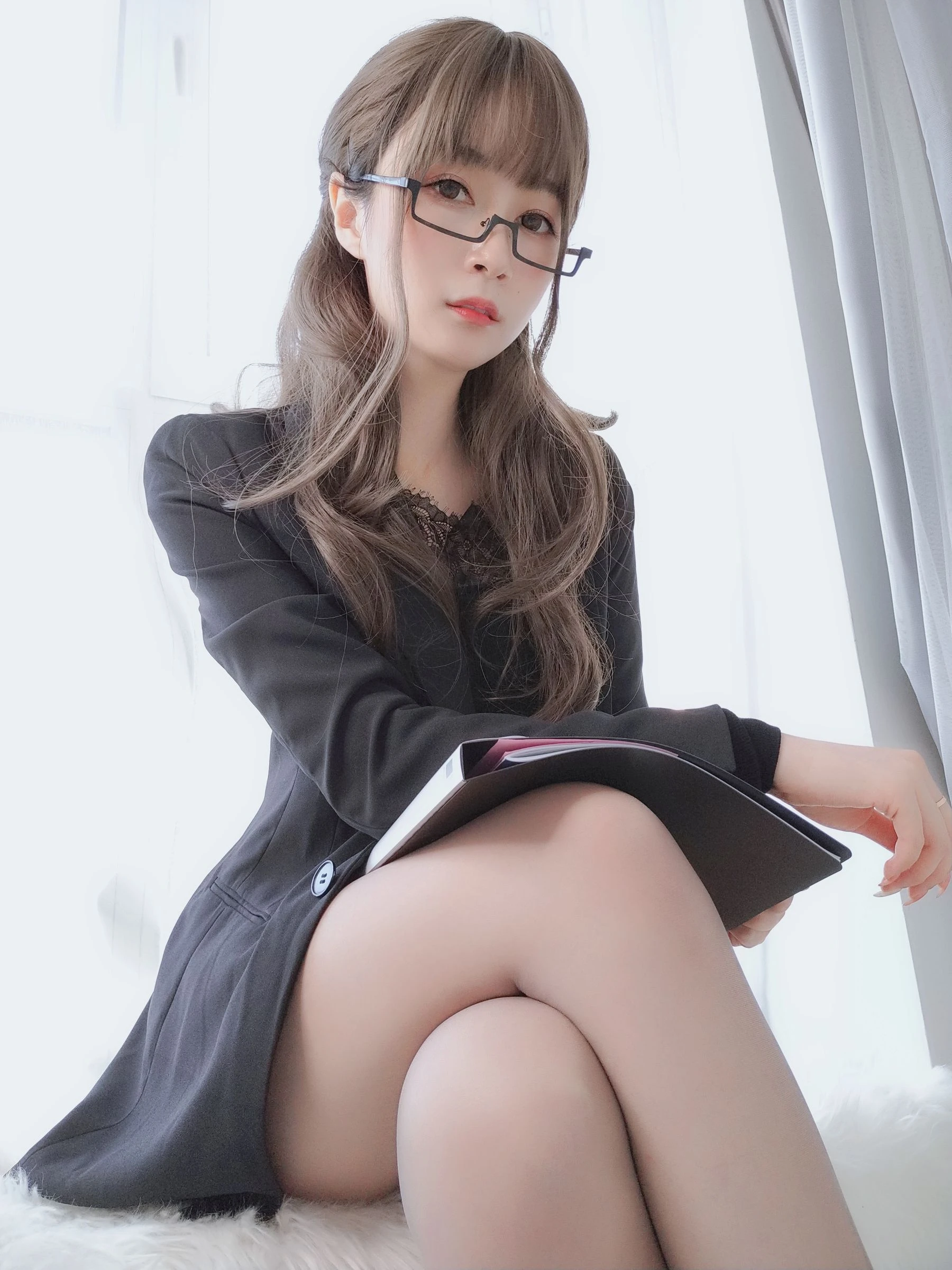 Coser小姐姐白银 – 黑西服插图1