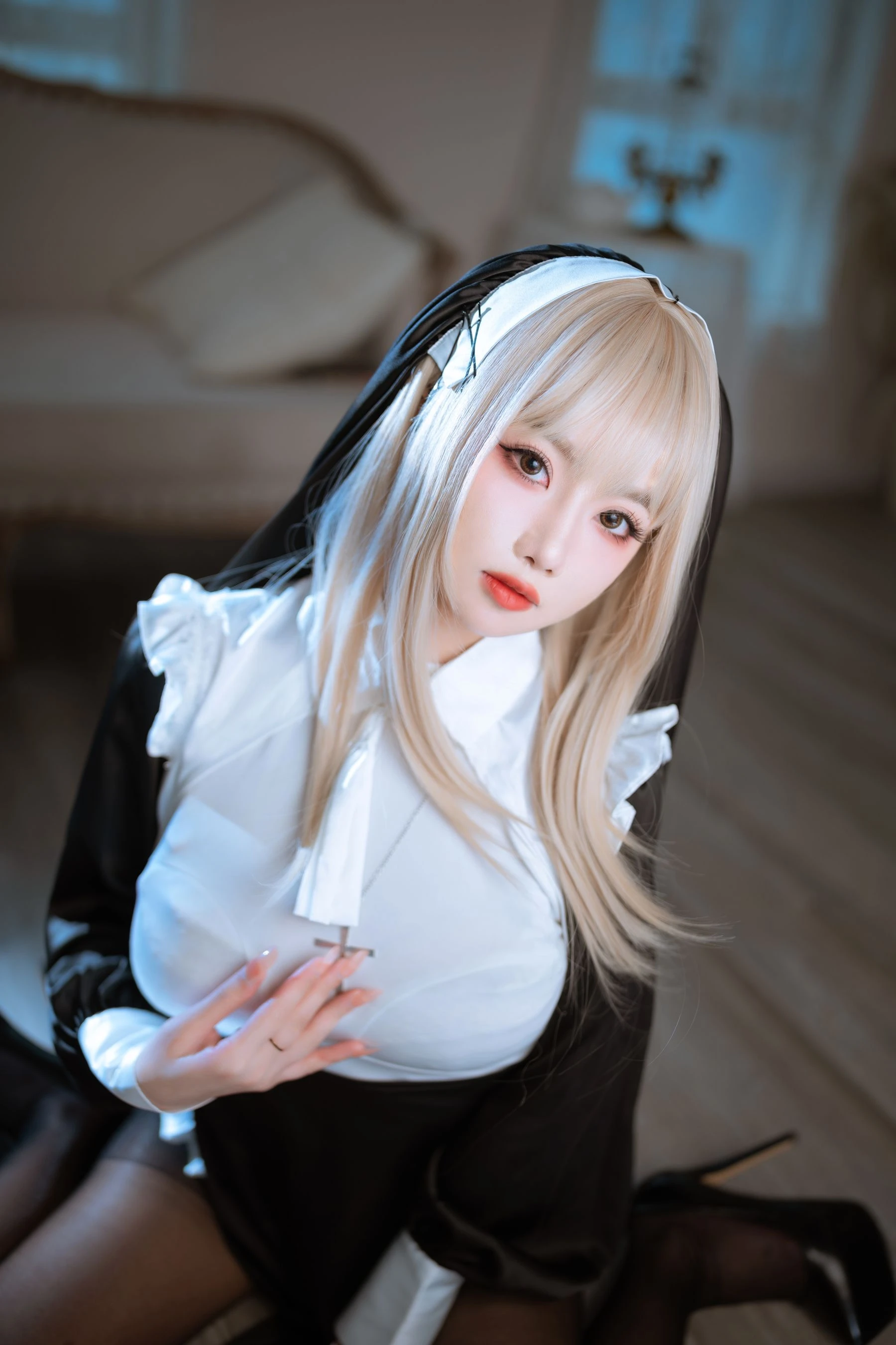 白嫩美少女鬼畜瑶 – 修女插图3
