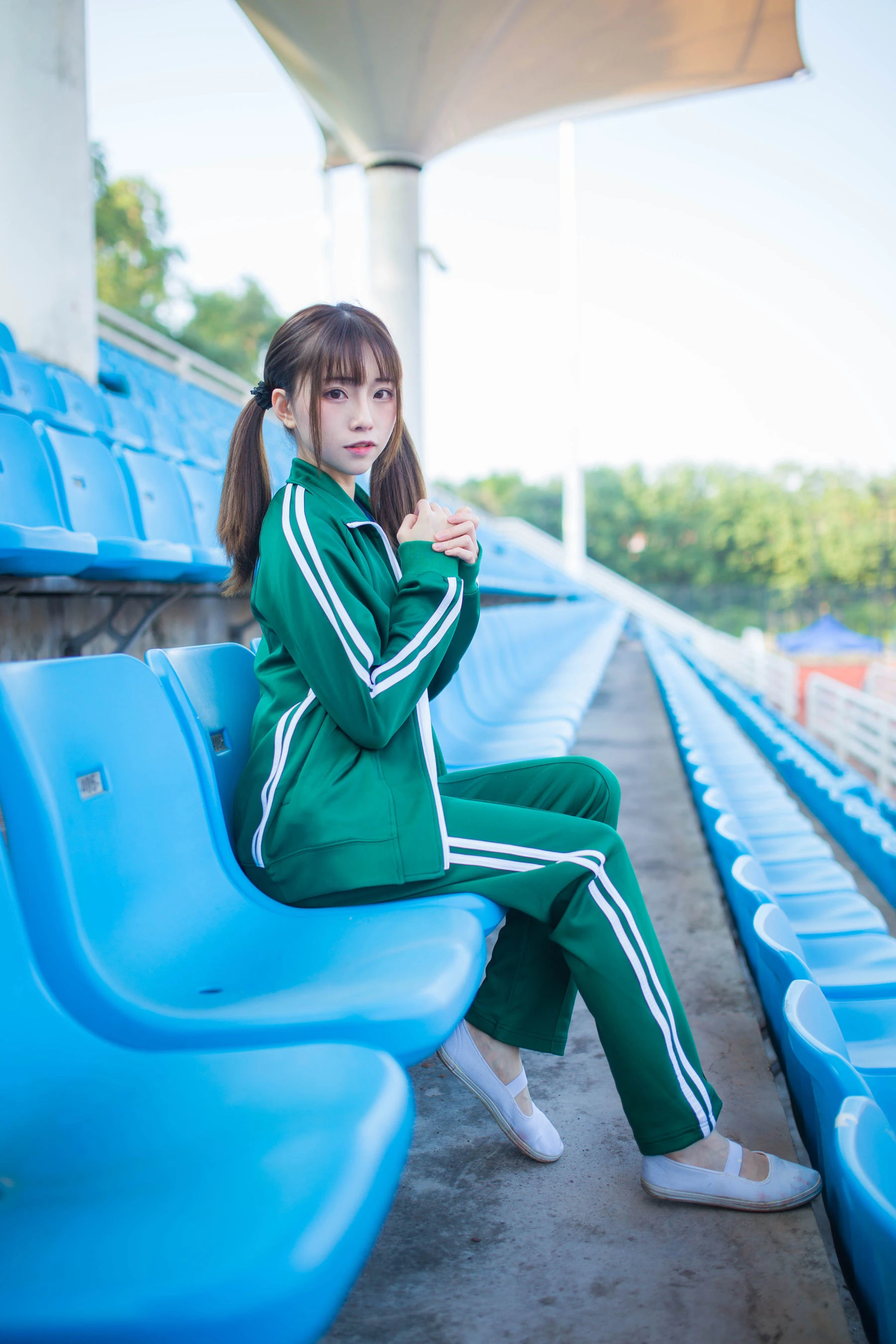 动漫博主Kitaro_绮太郎 绿色运动服女孩插图1