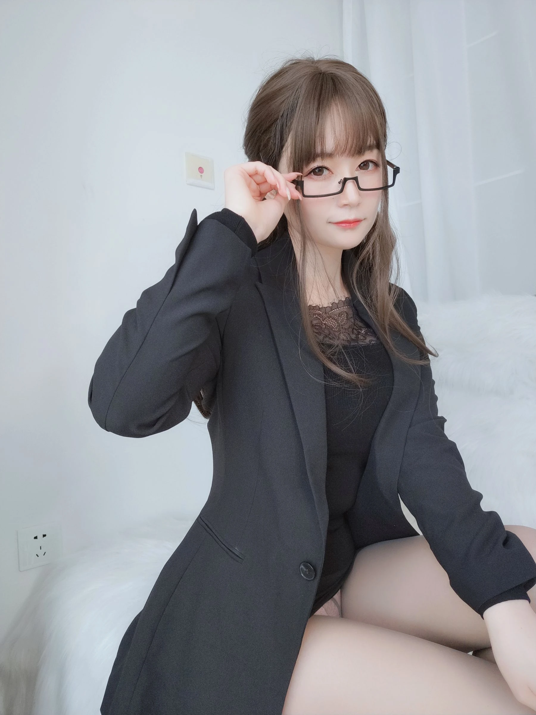 Coser小姐姐白银 – 黑西服插图2