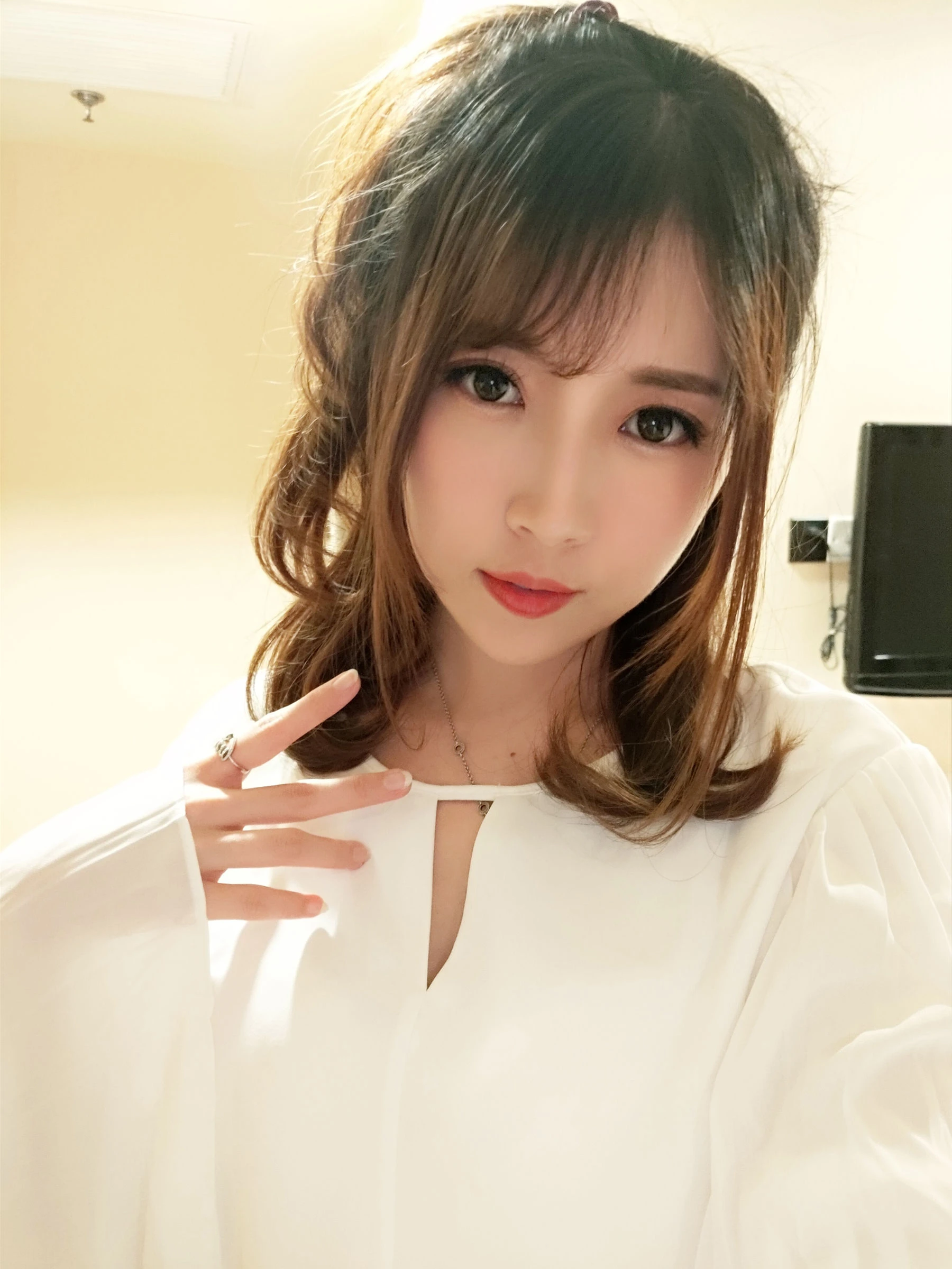 斗鱼主播小女巫露娜 – OL风肤色连裤袜插图1