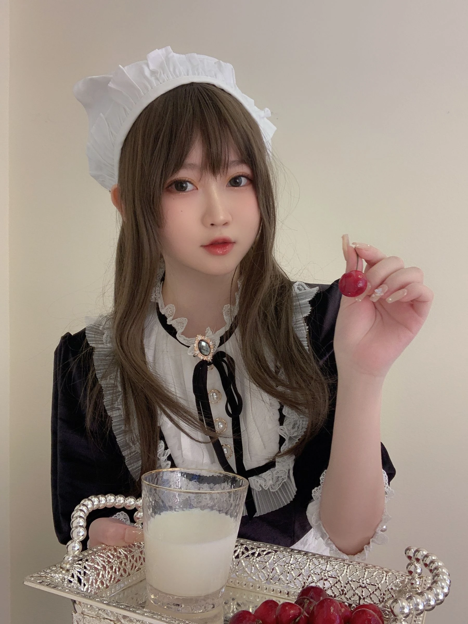蜜桃少女是依酱呀 – 女仆馆长插图3