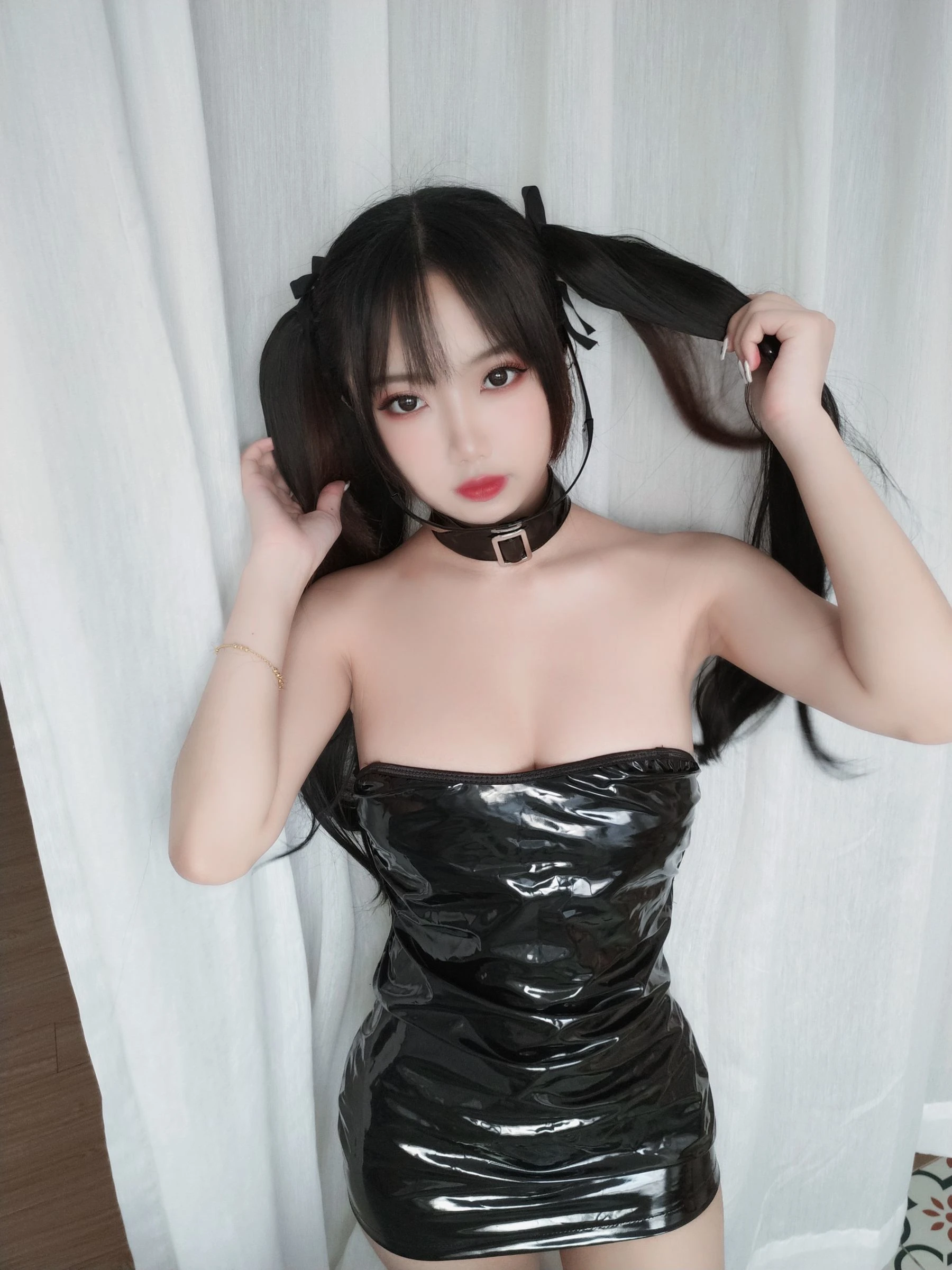白嫩美少女鬼畜瑶 – 胶衣插图1