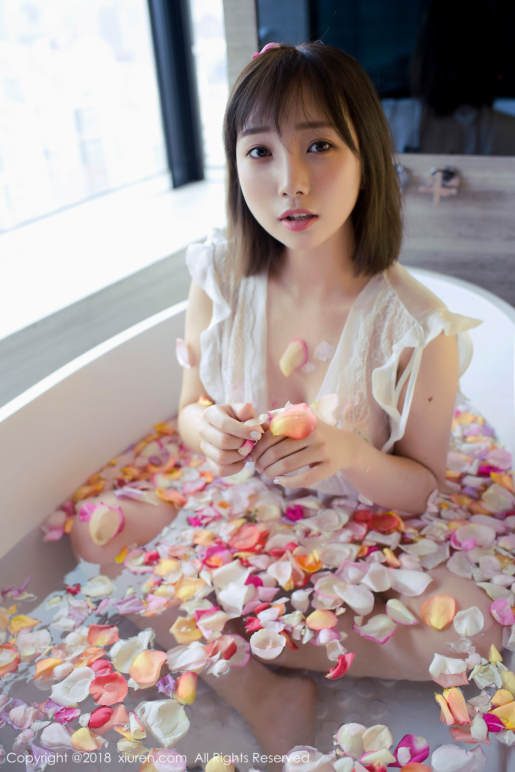 枝恩《短发百变大美女》 秀人网XIUREN No.981高清在线免费欣赏–微密图社-微密图社