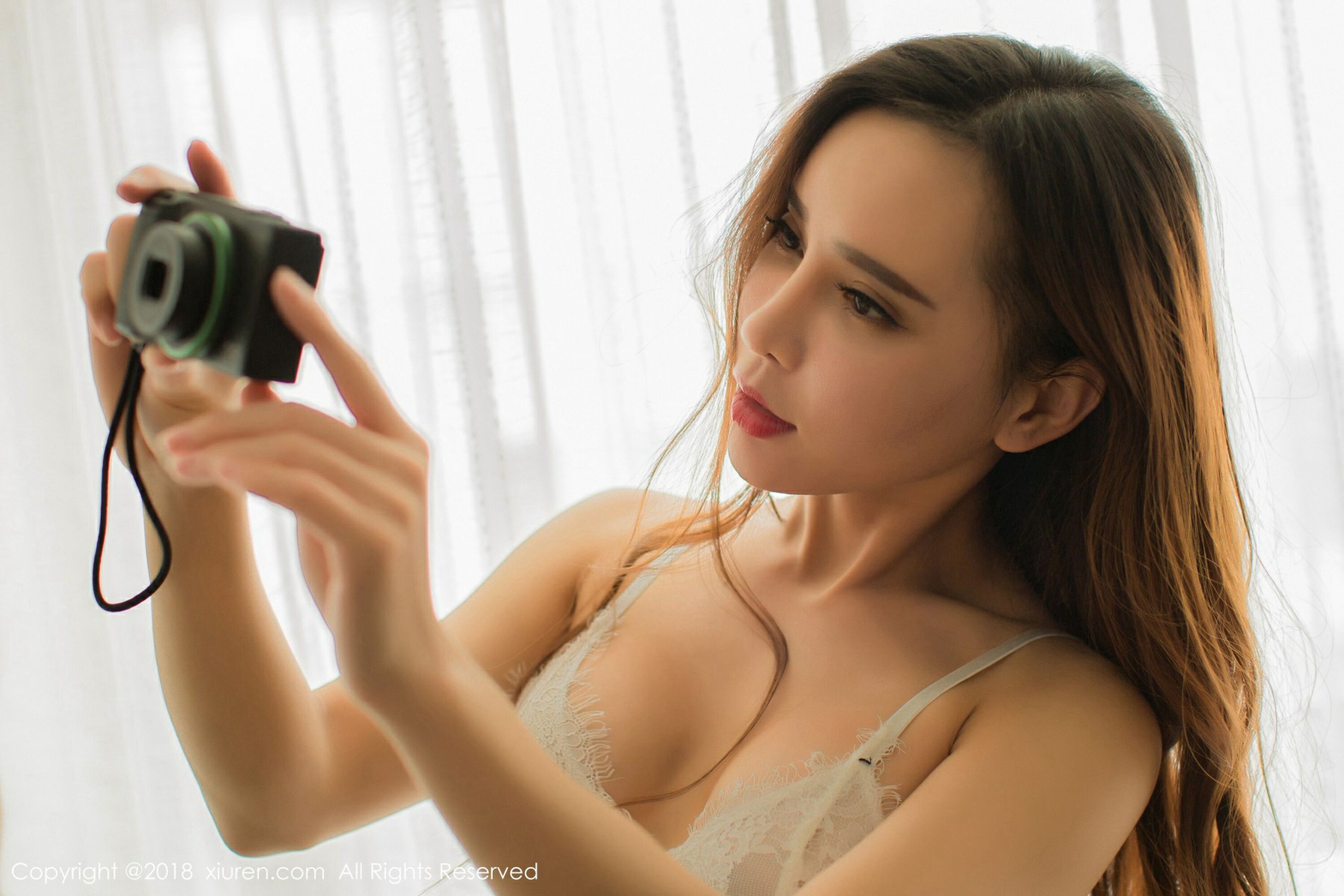 艾小青《皮鞭SM制服》 XiuRen 秀人网 No.1047插图3