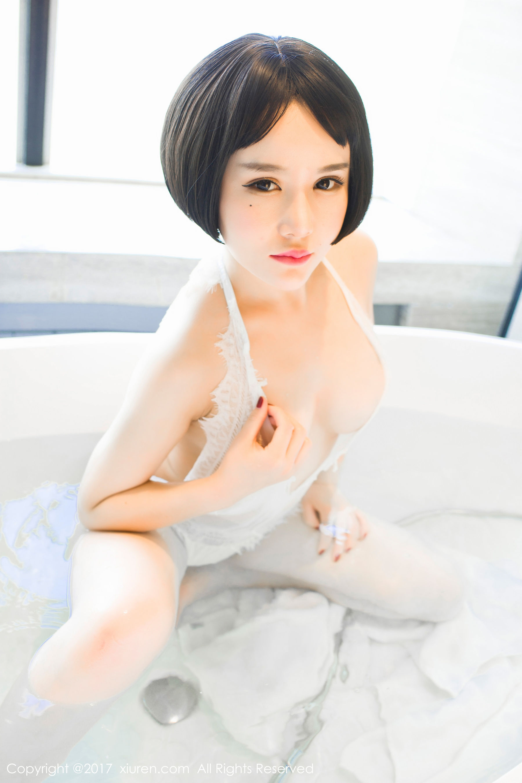 佑熙《蕾丝浴缸湿身+粉色绣花内衣》 秀人网XIUREN No.770插图8
