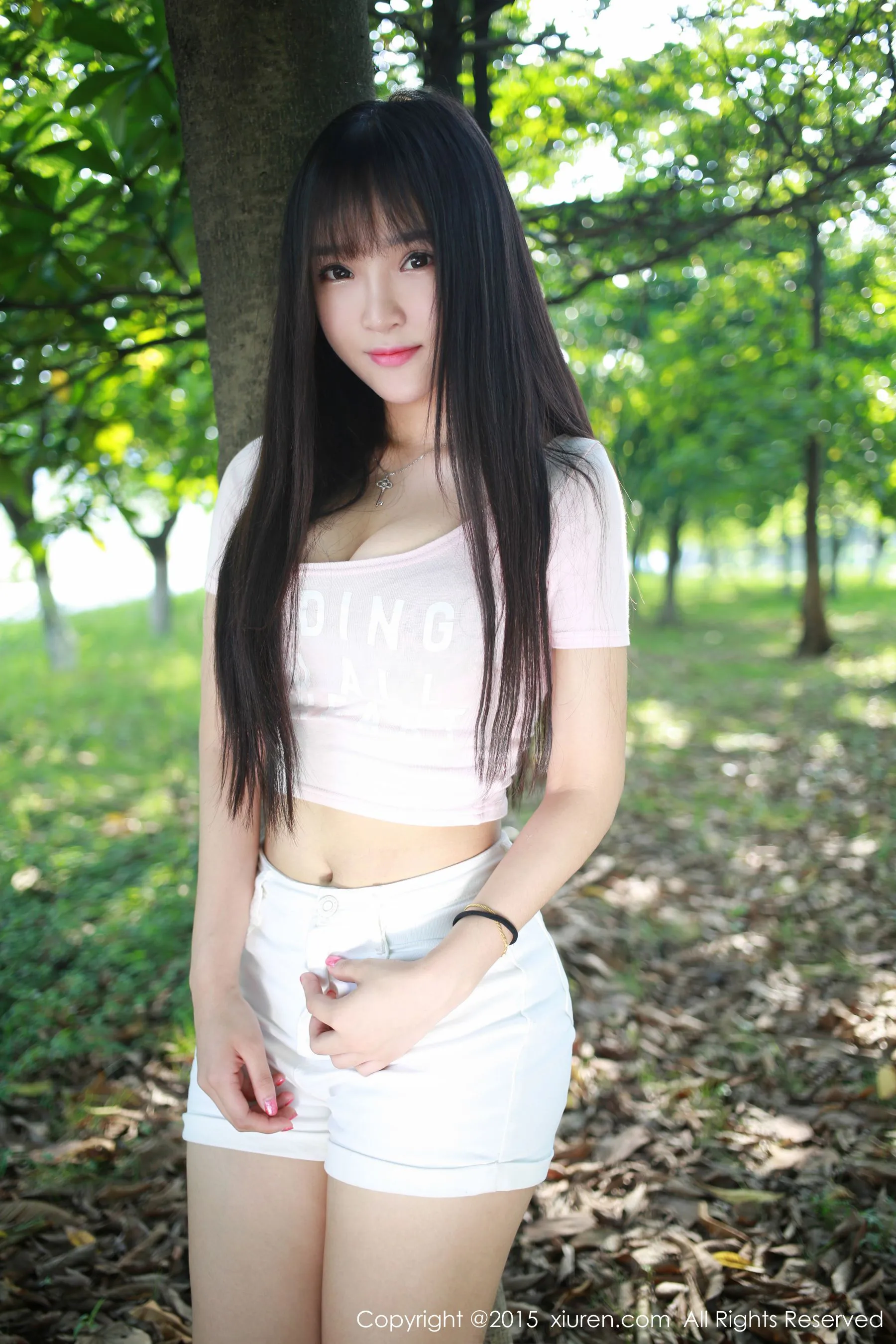 夏瑶baby《清新热裤妹子外拍》 秀人网 No.345高清在线免费欣赏–微密图社-微密图社